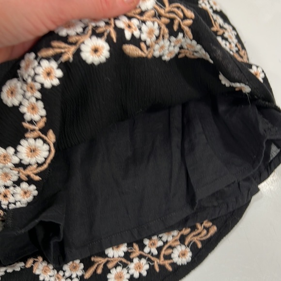 Anthropology Chloe Oliver Daisy Shorts Black with Floral Embroidery - Picture 7 of 8